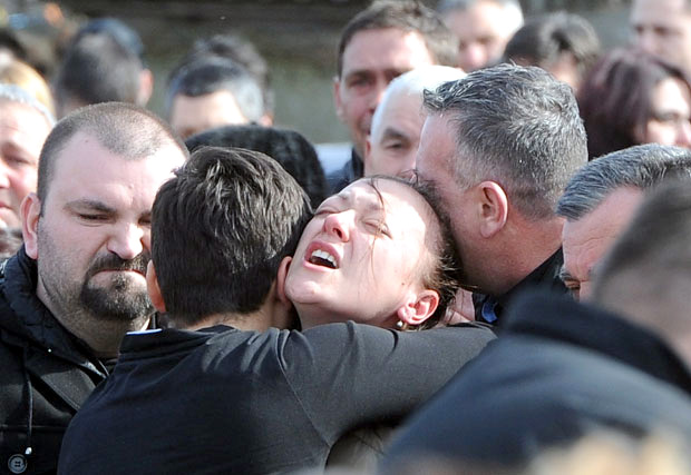 Сахрањен Урош Планчак: Сине мој, не да те мајка